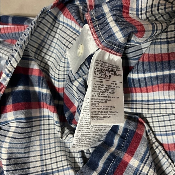 LEVI’S Classic Plaid Button Down Shirt - Picture 6 of 7